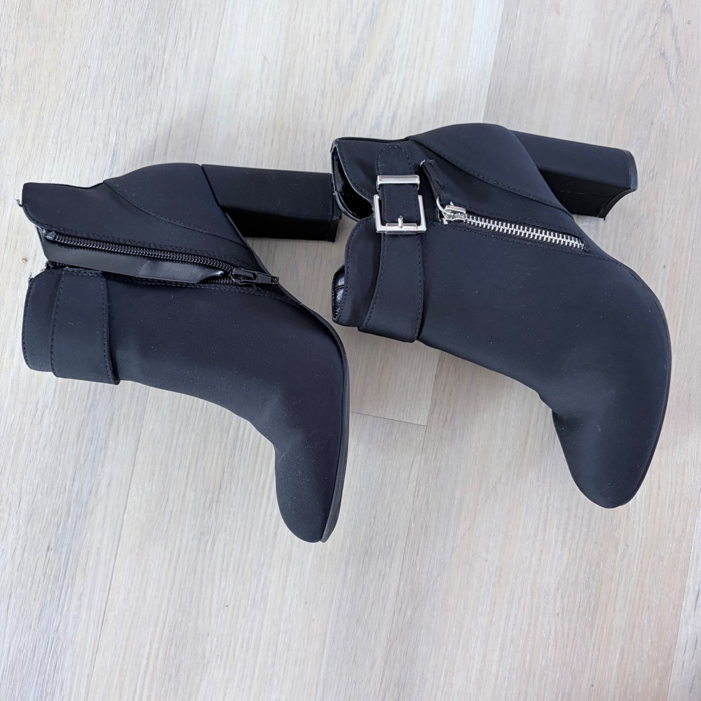 Unisa Unrisha-R Blk Textile Block Heel Ankle Boots Buckle Detail Wide Width 6.5W - Picture 3 of 8